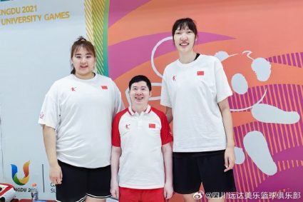 A photo of Han Xu and Liu Yutong in Sichuan women’s basketball: looking forward to the report of the Chinese delegation