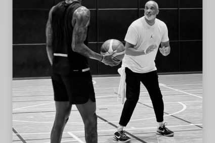 Stay focused! Vanderbilt posted a training photo of himself and his assistant Phil Handi: