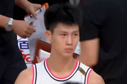 Too many mistakes! Zhao Jinyang made 10 mistakes, 5 fouls, 1 out of 5, 7 points, 6 boards, 6 breaks