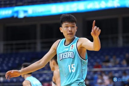 Only 25 minutes! Yang Hansen 12 middle 9 efficiently cut 22 points 2 Boards 2 broken team wins