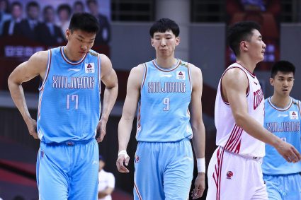 Old Acquaintance! Zhou Qi and Fan Ziming played for Xinjiang together as teammates in the 19-20 season.