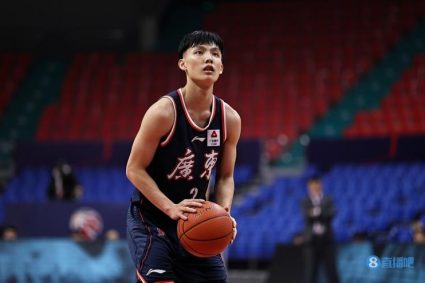 Fierce man! Xu Jie’s half-time 13 middle 8 bang 22 points 6 board +0 mistake 0 foul three-point 7 middle 6