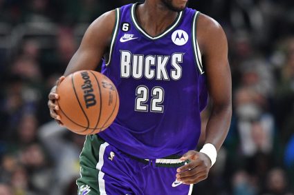 Middleton 3 years 0.102 billion contract guarantee amount 93 million includes 25-26 season player options!