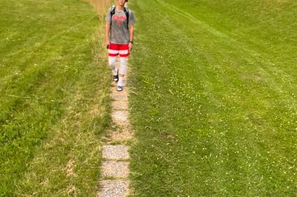 Zhou Qi secretly shot Zhou Peng after the training: walking on the country road ~