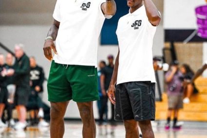 Each other! Rondo shows a photo of James coaching: basketball wise man