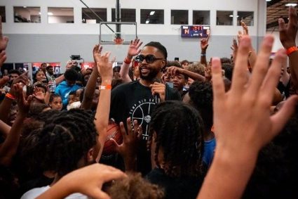 Inherit the next generation! Lakers officer slightly basked out the live photos of Russell’s training camp.